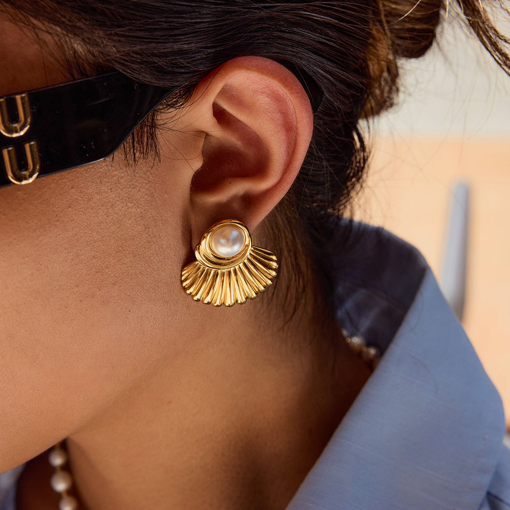 Damen Ohrstecker im Muscheldesign mit Perle Shop Nory