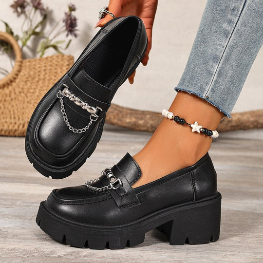 Damen Modische Plattform-Mokassins mit Ketten-Detail Shopnory
