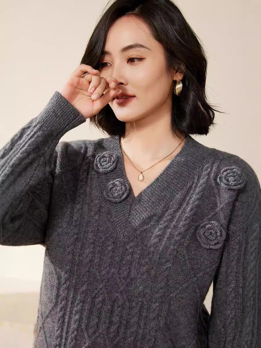 Damen Zopfmuster-V-Pullover mit dreidimensionalen Blumenapplikationen aus weichem Wollmix Shop Nory