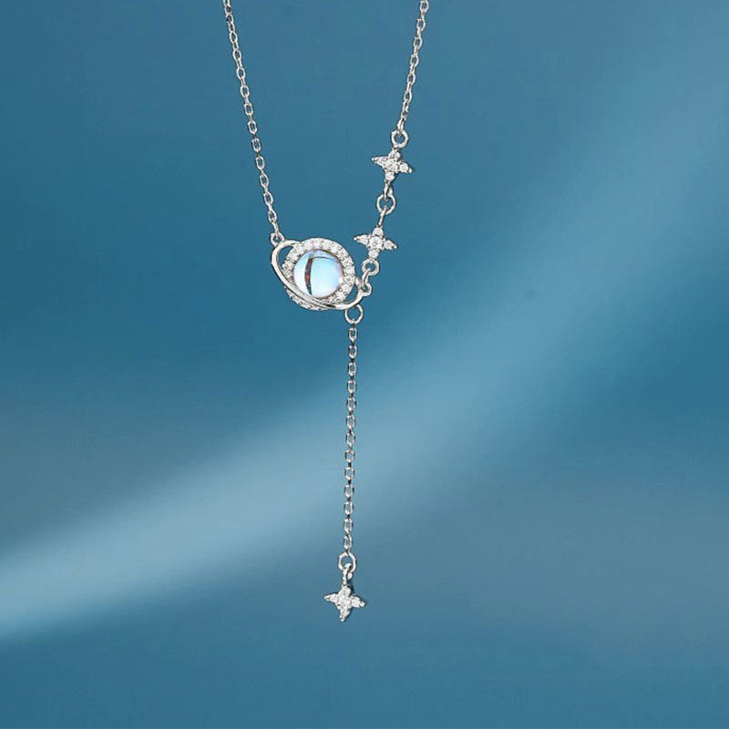 Damen Halskette mit mondförmigem Anhänger und funkelndem Kristall Shop Nory