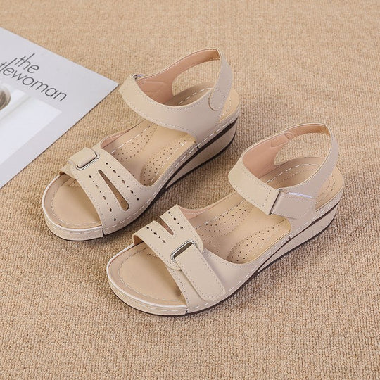 Damen Wedge-Sandaletten mit verstellbarem Riemendesign und gepolsterter Fußbettung