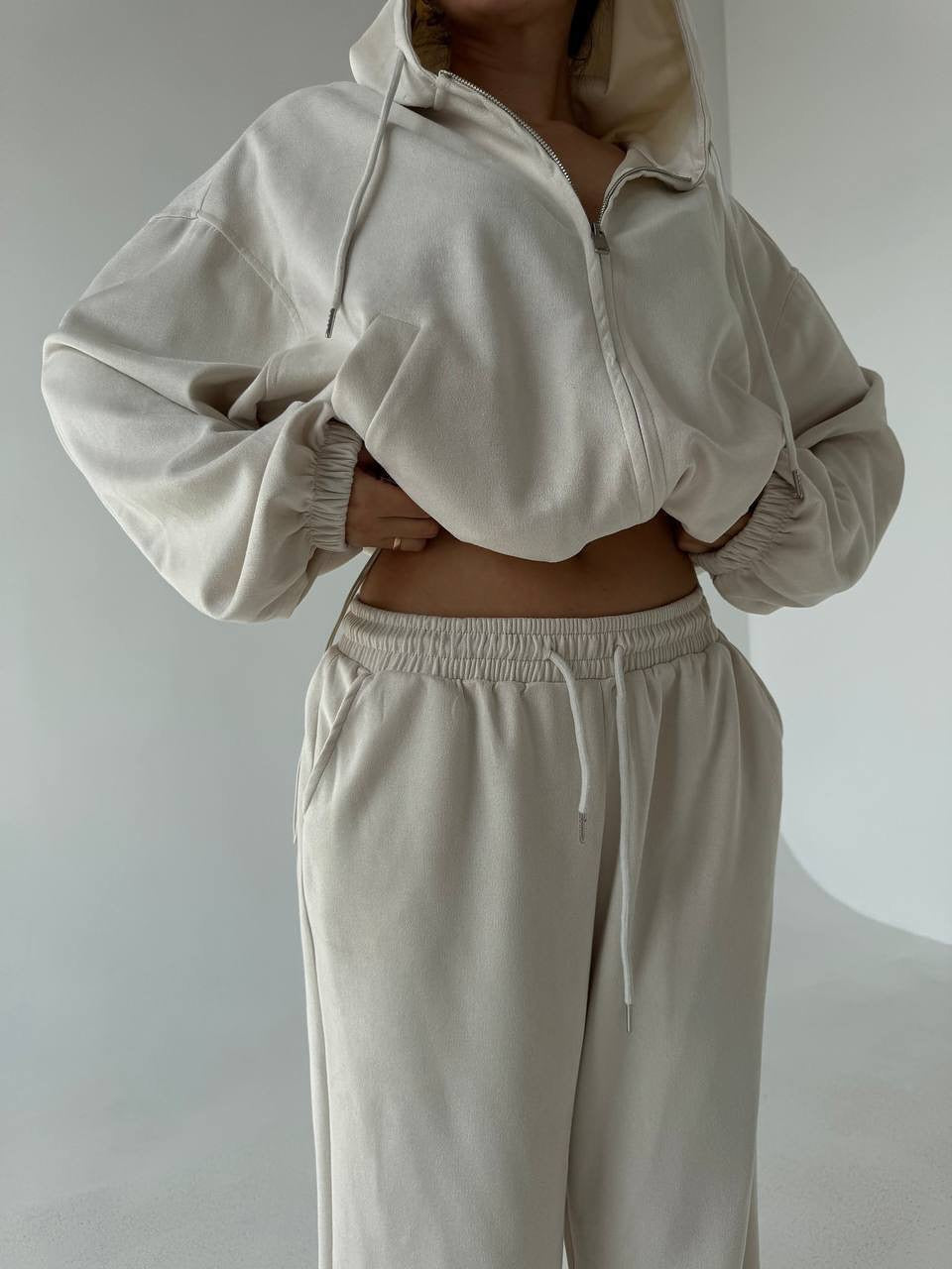 Damen Velours-Cropped-Kapuzenjacke mit Ballonärmeln und weiter Palazzo-Sweathose Shop Nory