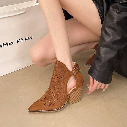 Damen Wildleder‑Ankleboots mit Laserperforation, spitzer Zehenform und verstellbarem Fersenriemen Shop Nory