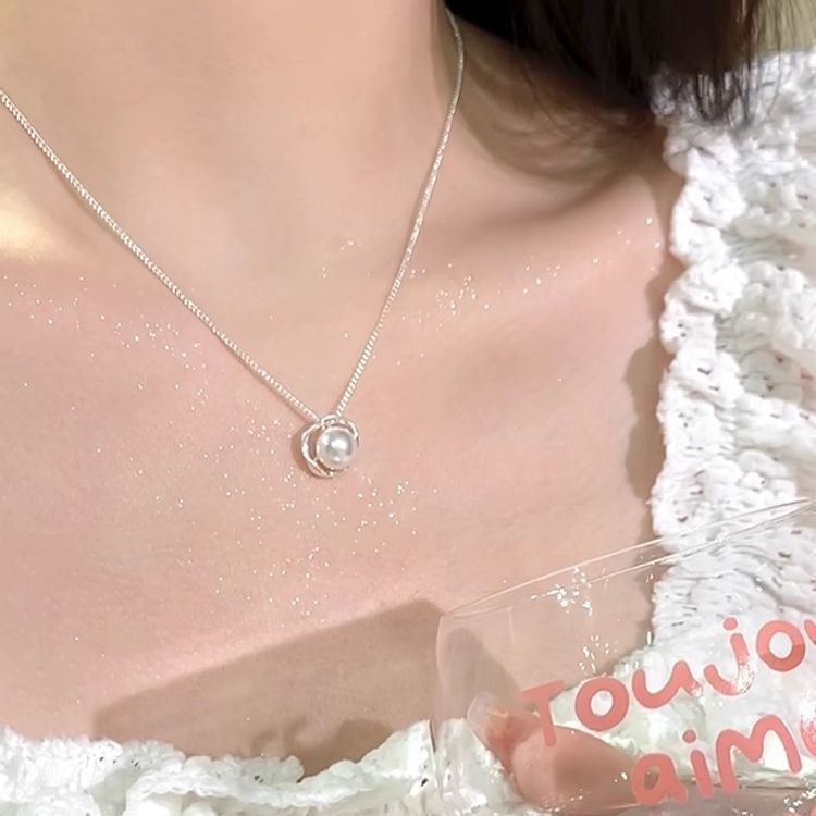 Damen Halskette mit stilvollem Perlenanhänger und feinem Drahtdesign Shop Nory