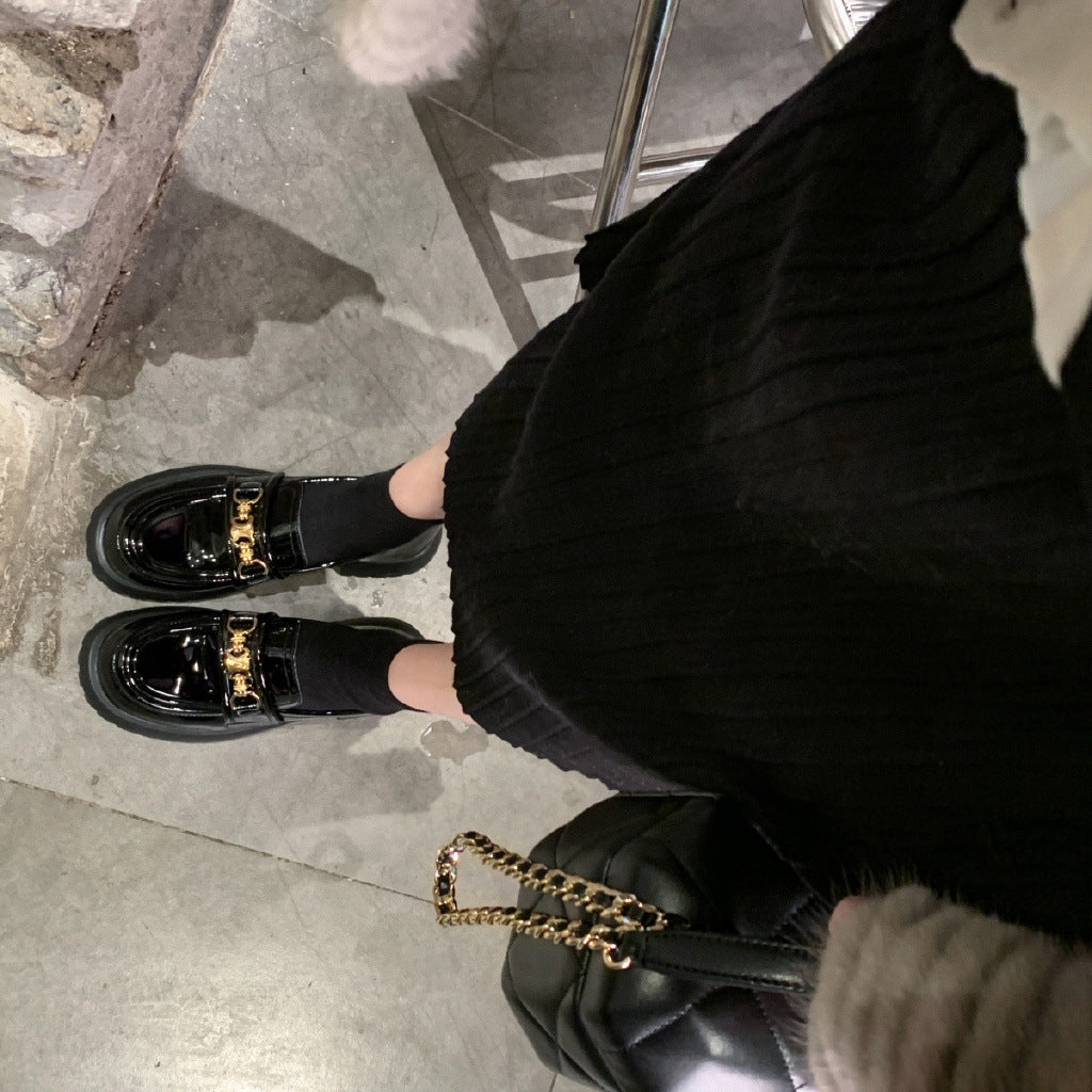 Damen Patentleder‑Plateau‑Loafer mit Goldkettchen und profilierter Lugsohle Shop Nory