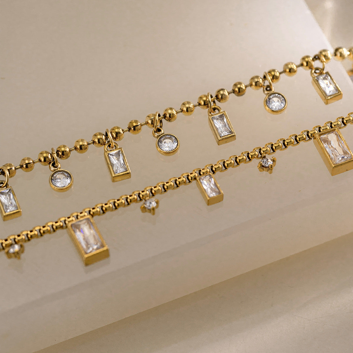 Damen Halskette mit hochwertigen Zirkonia-Elementen und robustem Edelstahl Shop Nory