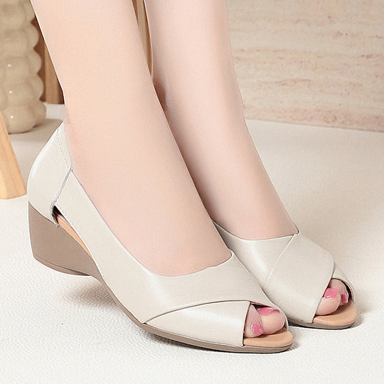 Damen offene Wedgeschuhe mit modischem Schnitt und komfortablem Fußbett