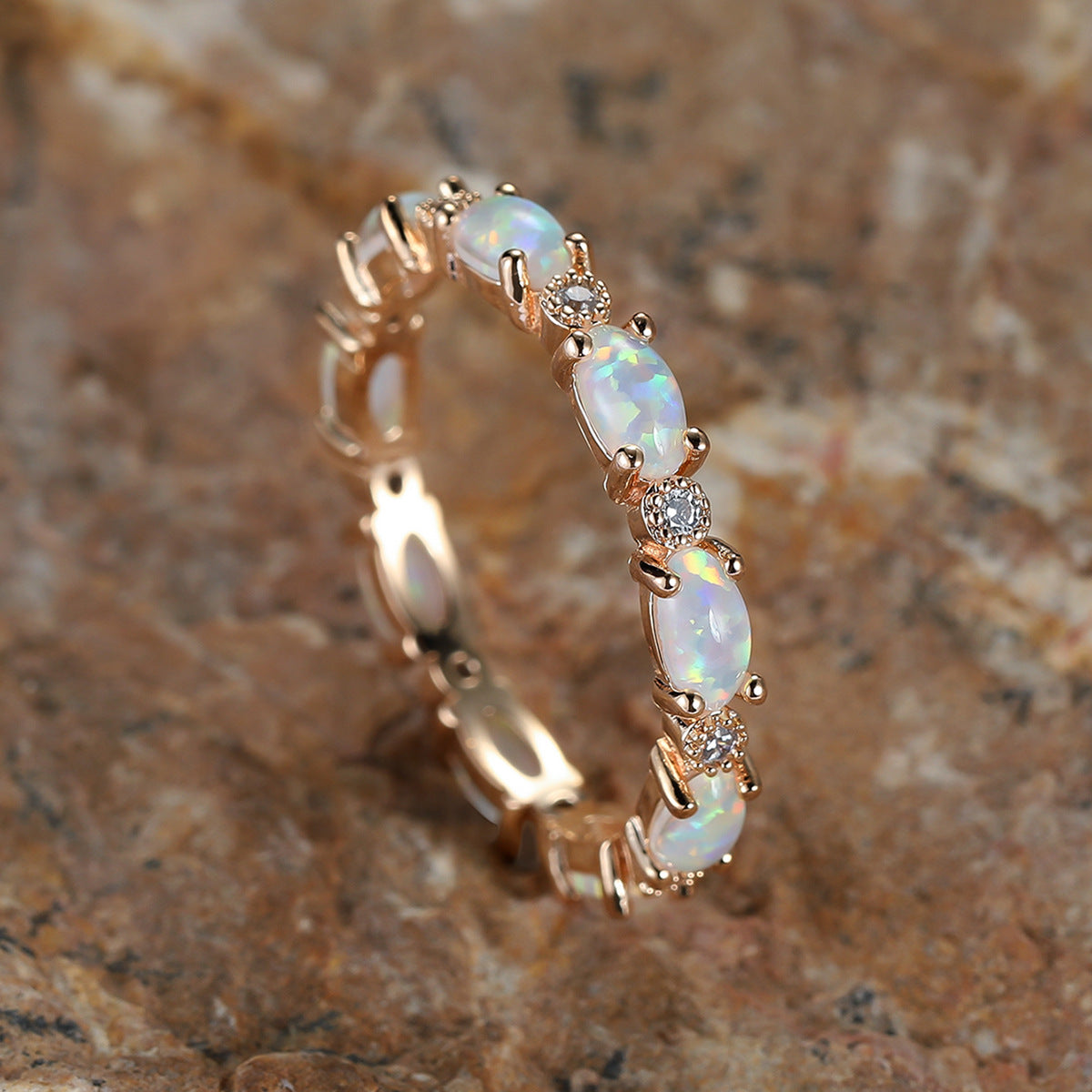 Damen Ring mit funkelnden Opalsteinen und filigranem Design Shop Nory