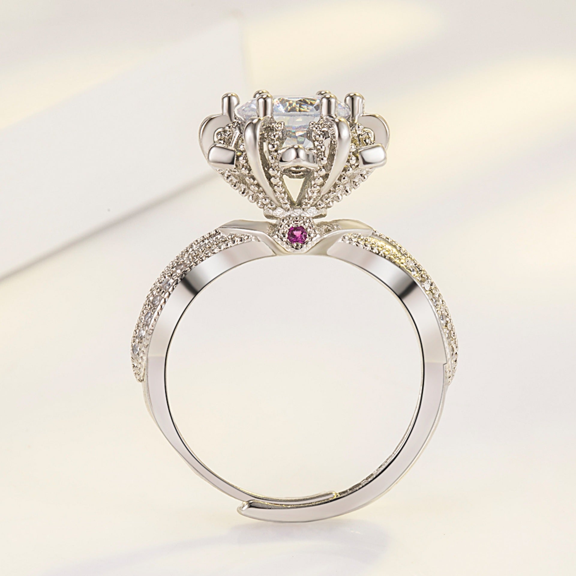 Damen Eleganter Blütenring mit funkelnden Zirkonia Shop Nory