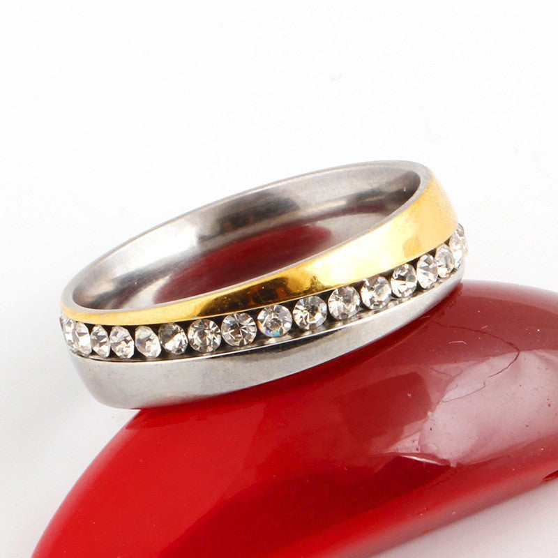 Damen Ring mit funkelndem Zirkonia-Besatz und elegantem Polierfinish Shop Nory