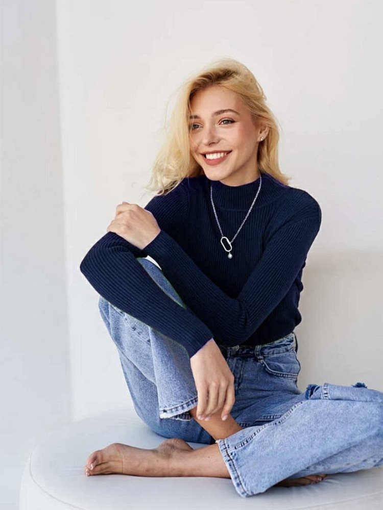 Damen Kurzgeschnittener Rippstrick‑Rollkragenpullover mit taillierter Passform Shop Nory