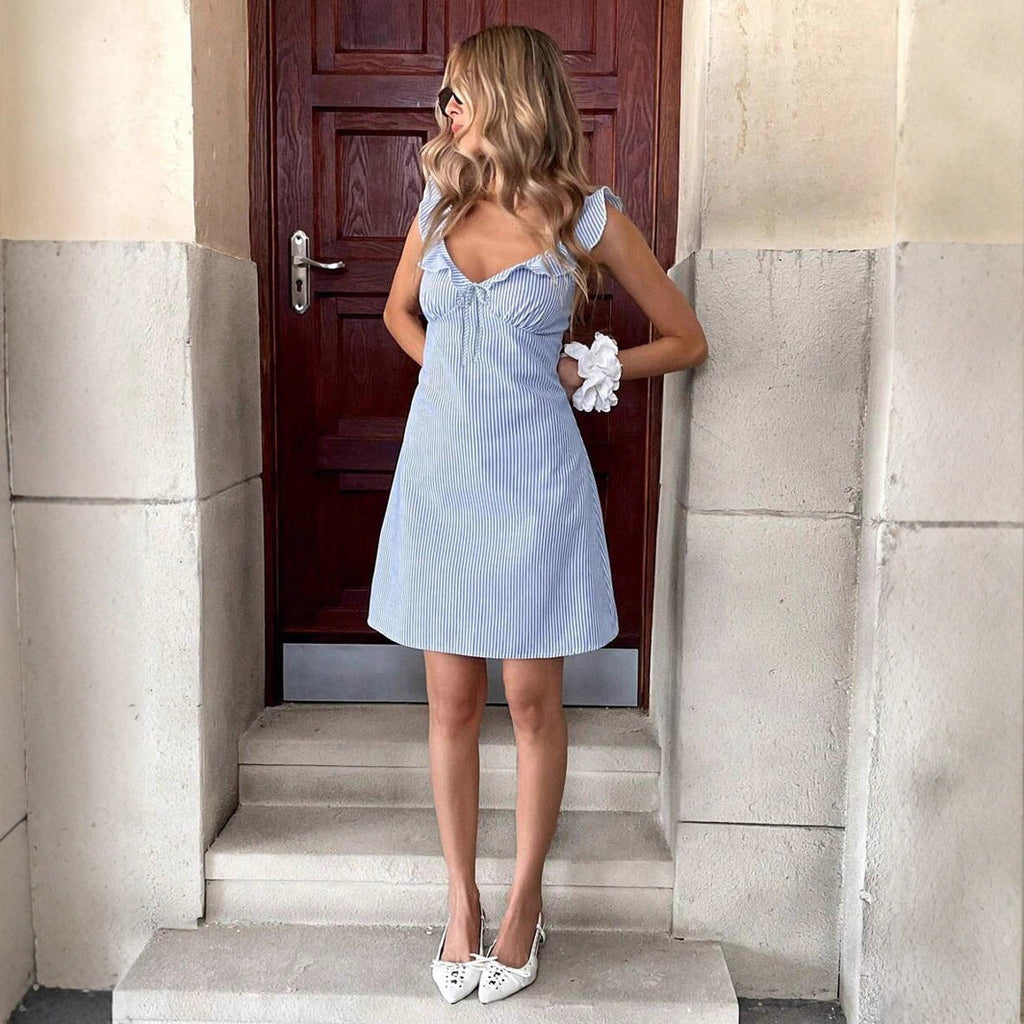 Damen Minikleid mit raffiniertem Rüschendesign und Streifenmuster Shopnory