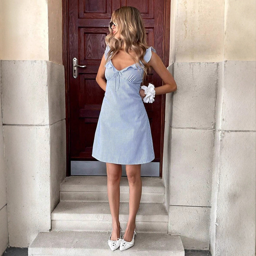 Damen Minikleid mit raffiniertem Rüschendesign und Streifenmuster Shopnory