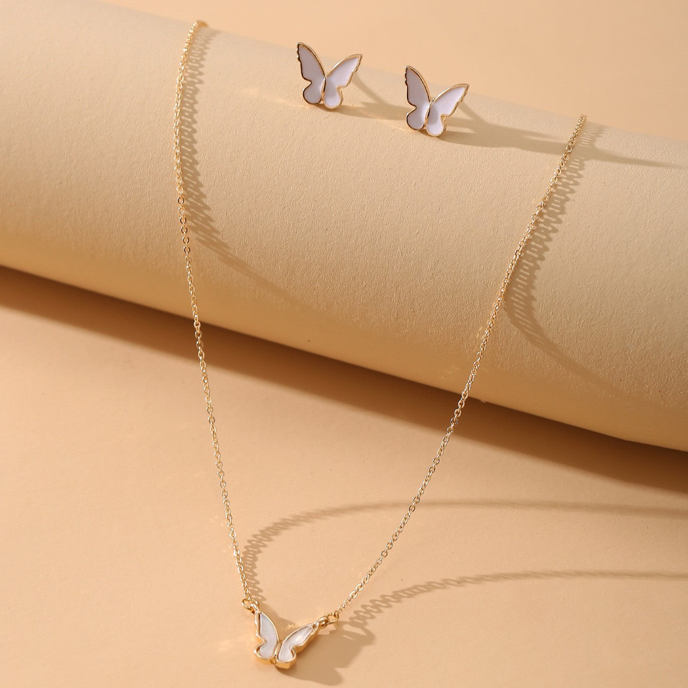 Damen Schmuckset mit verspielten Schmetterlingsanhängern und Ohrsteckern Shop Nory