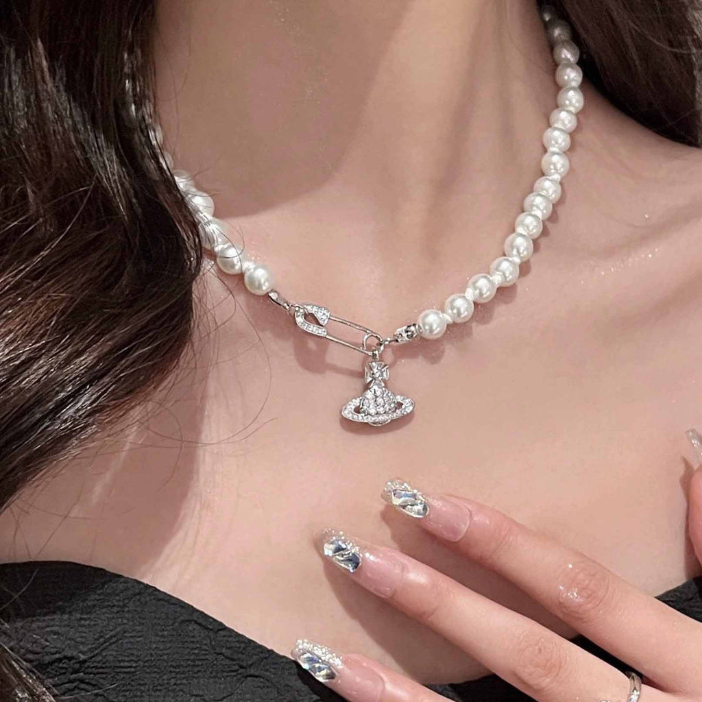 Damen Halskette mit elegantem Perlen-Design und funkelndem Anhänger Shop Nory