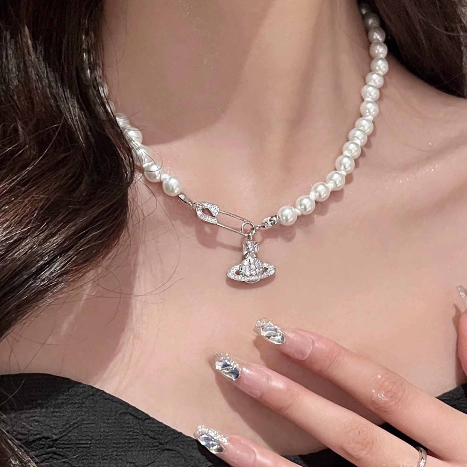Damen Halskette mit elegantem Perlen-Design und funkelndem Anhänger Shop Nory