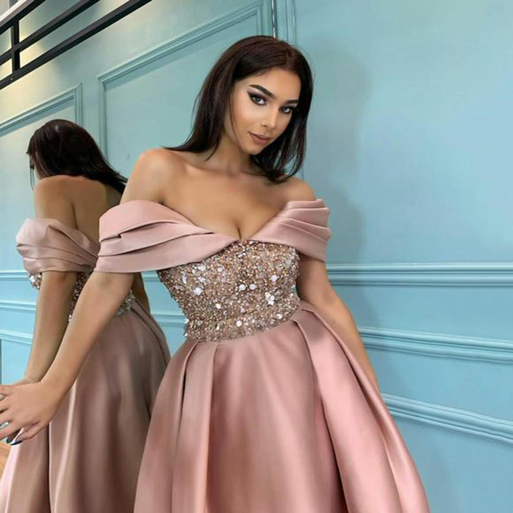 Damen Glamouröses Abendkleid mit schimmerndem Oberteil und Flügelärmeln