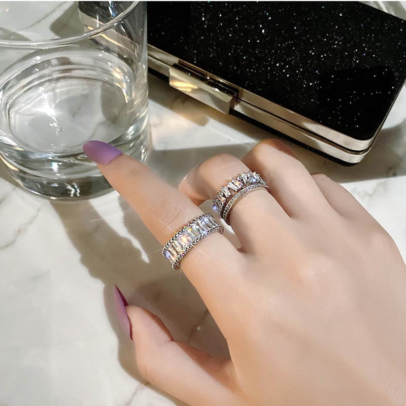 Damenring im eleganten Design mit funkelnden Zirkonia-Steinen Shop Nory