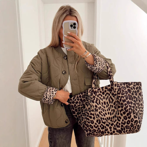 Damen Gepolsterte Steppjacke im Boxy‑Schnitt mit Rundhalsausschnitt und aufgesetzten Taschen Shop Nory