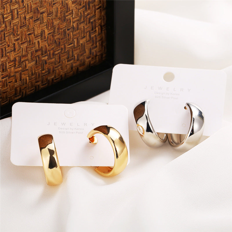 Damen Creolen mit hochwertiger Goldoberfläche und modernem Design Shop Nory