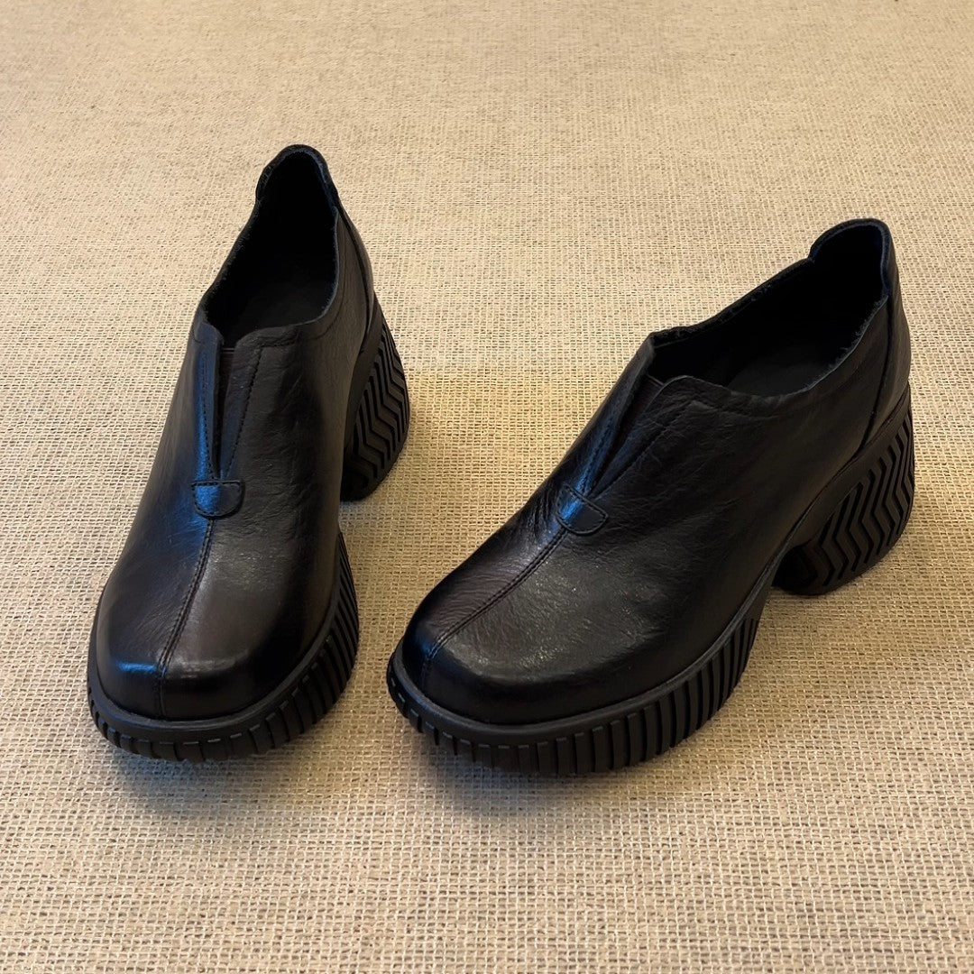 Damen Plateau-Slipper mit markanter Profilsohle und elastischem Einstieg Shop Nory