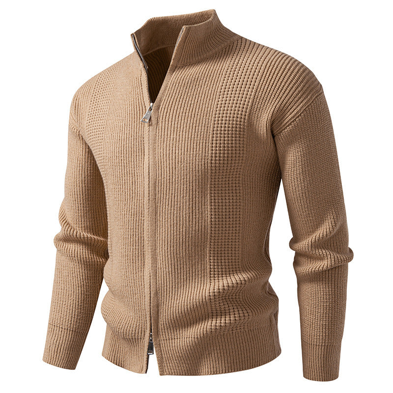 Herren Strickjacke mit hohem Kragen und innovativem Zipper