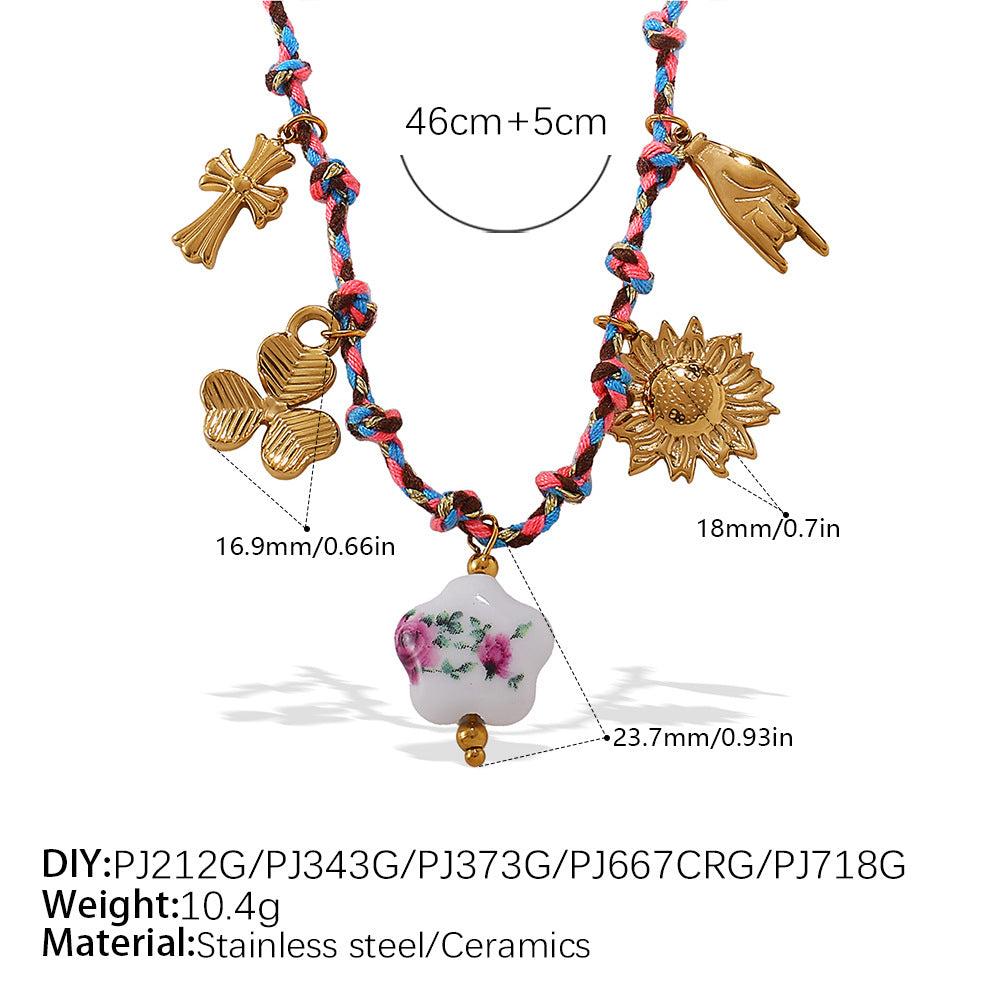 Verstellbare Kordel-Halskette mit Naturstein-Charms und Filigranen Blumenanhängern