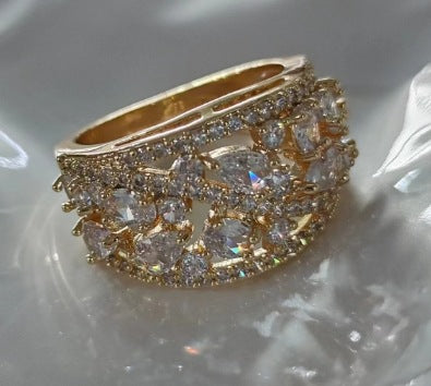 Damen Ring mit kunstvollem Rosé-Golddesign und funkelnden Zirkonia-Steinen Shop Nory