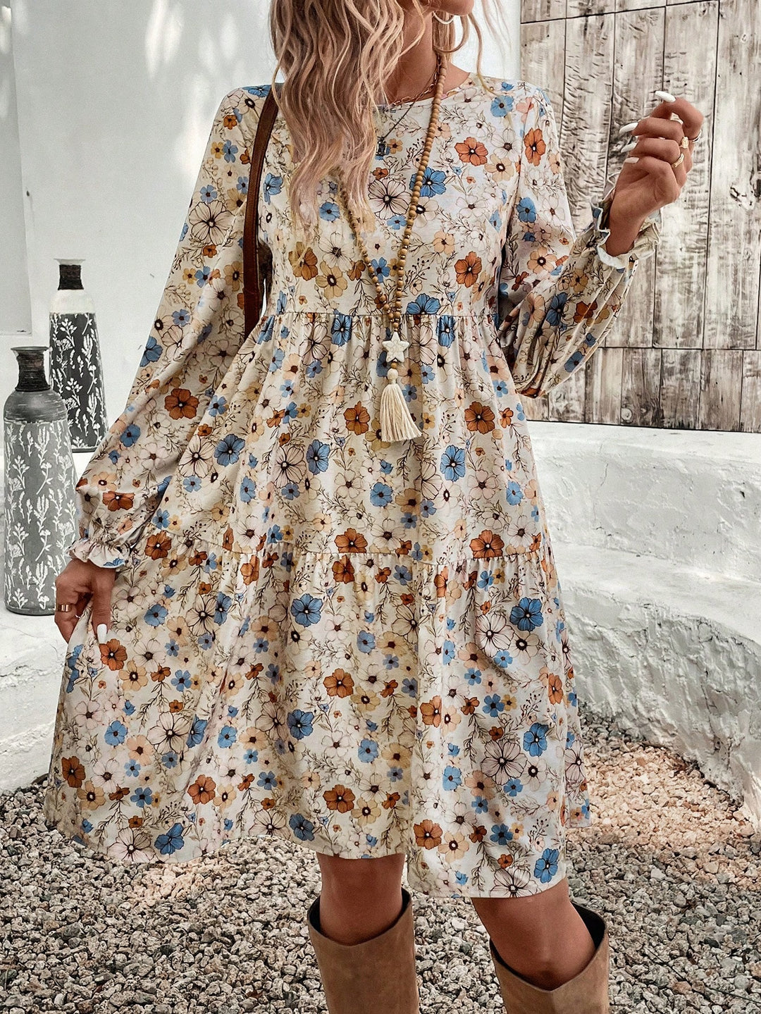 Damen Geblümtes Stufenmidikleid mit Rundhalsausschnitt, geraffter Taillenpartie und Ballonärmeln Shop Nory