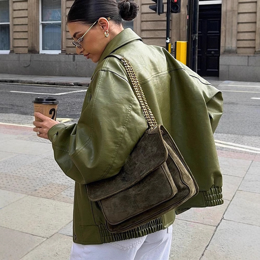 Damen Kurz geschnittene Oversize Kunstlederjacke mit weitem Kentkragen, dekorativen Ziernähten und verdeckter Reißverschlussleiste Shop Nory