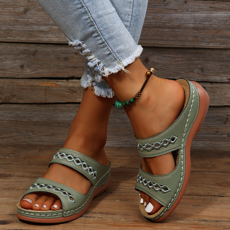 Damen Bequeme Leder-Sandalen mit dekorativem Lochmuster