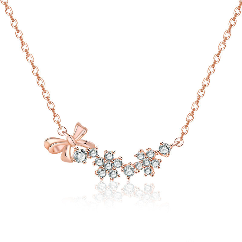 Damen Halskette mit funkelndem Blumendesign und elegantem Schleifenanhänger Shop Nory