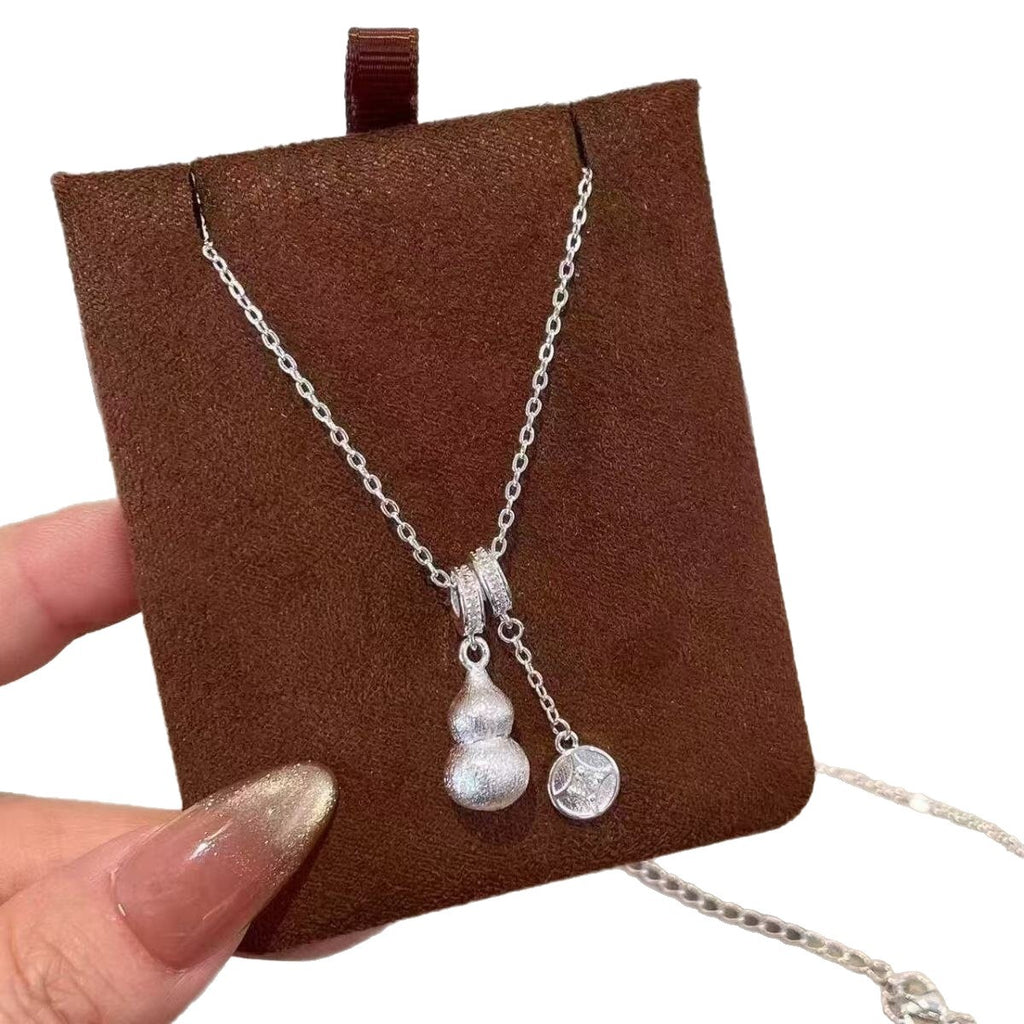 Damen Anhänger-Halskette mit filigranem Design und verspielten Elementen Shop Nory