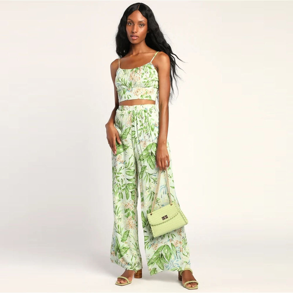 Damen luftiges Sommeroutfit mit floralem Print