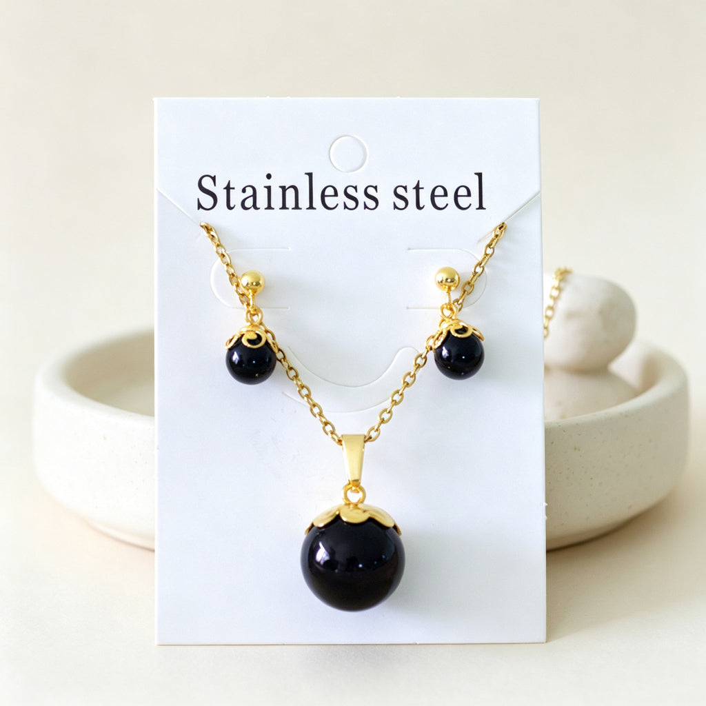 Damen Schmuckset mit goldplattiertem Anhänger und eleganten Perlenohrringen Shop Nory