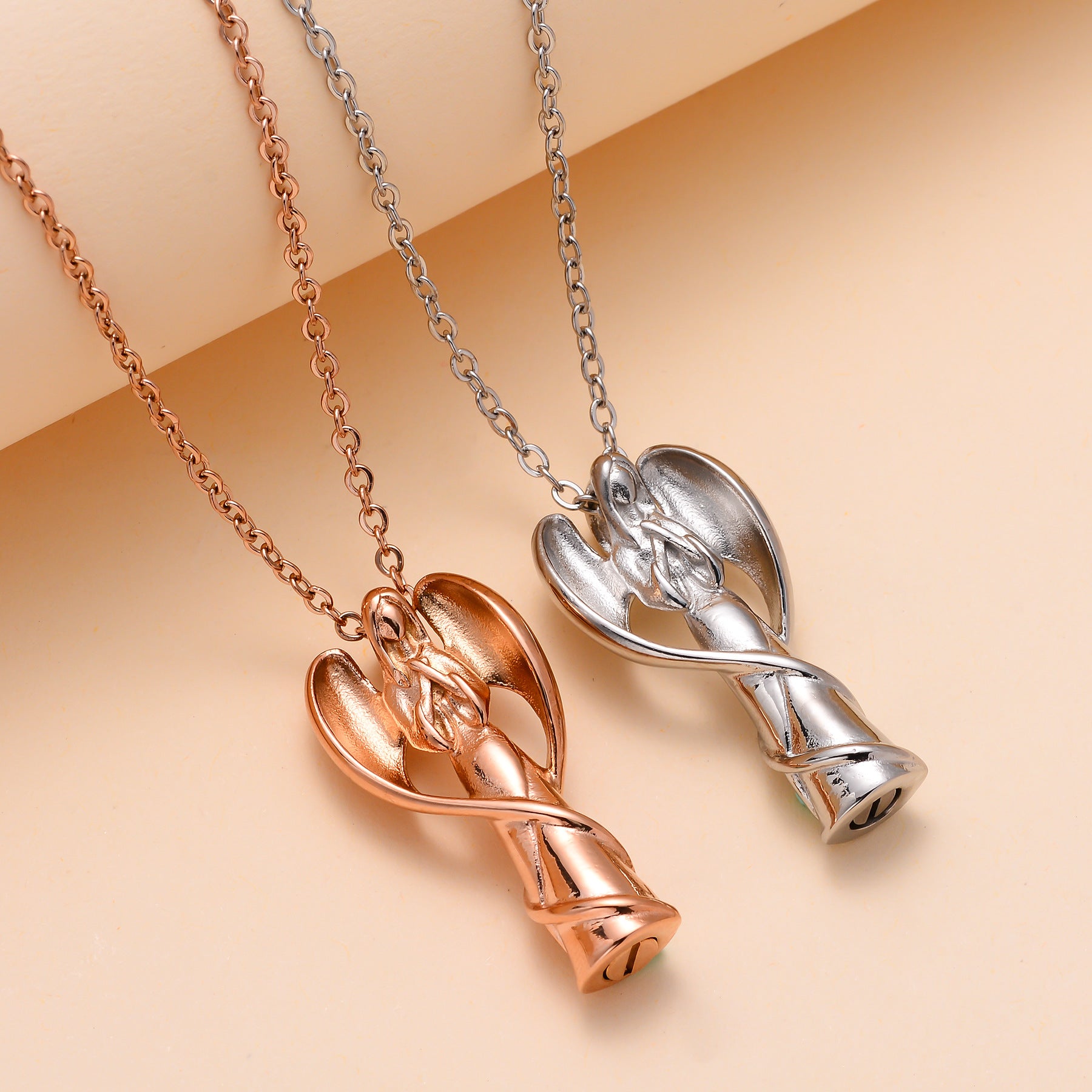 Damen Halskette mit kunstvollem Engel-Anhänger aus hochwertigem Metall Shop Nory