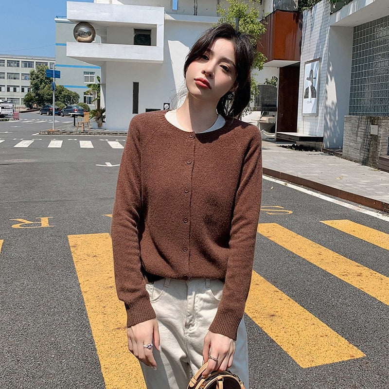 Damen Kurzgeschnittener Feinstrick-Cardigan mit Rundhalsausschnitt und kastiger Passform Shop Nory