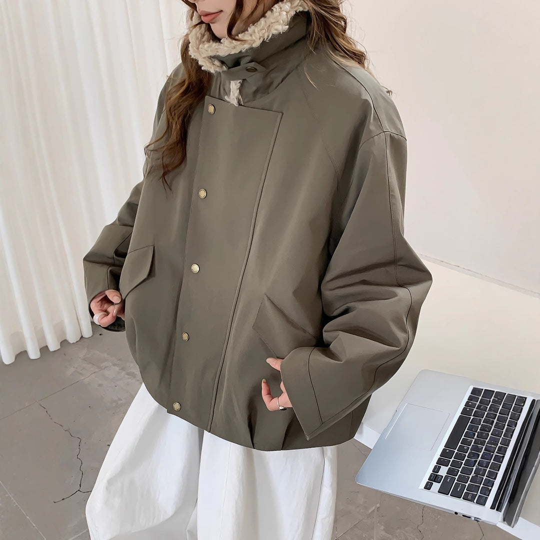 Damen Oversize-Utilityjacke mit hohem Teddykragen und Druckknopfleiste Shop Nory
