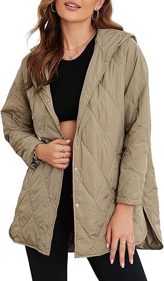 Damen gesteppte Kapuzenjacke mit Druckknopfleiste, seitlichen Schlitzen und mittlerer Länge Shop Nory
