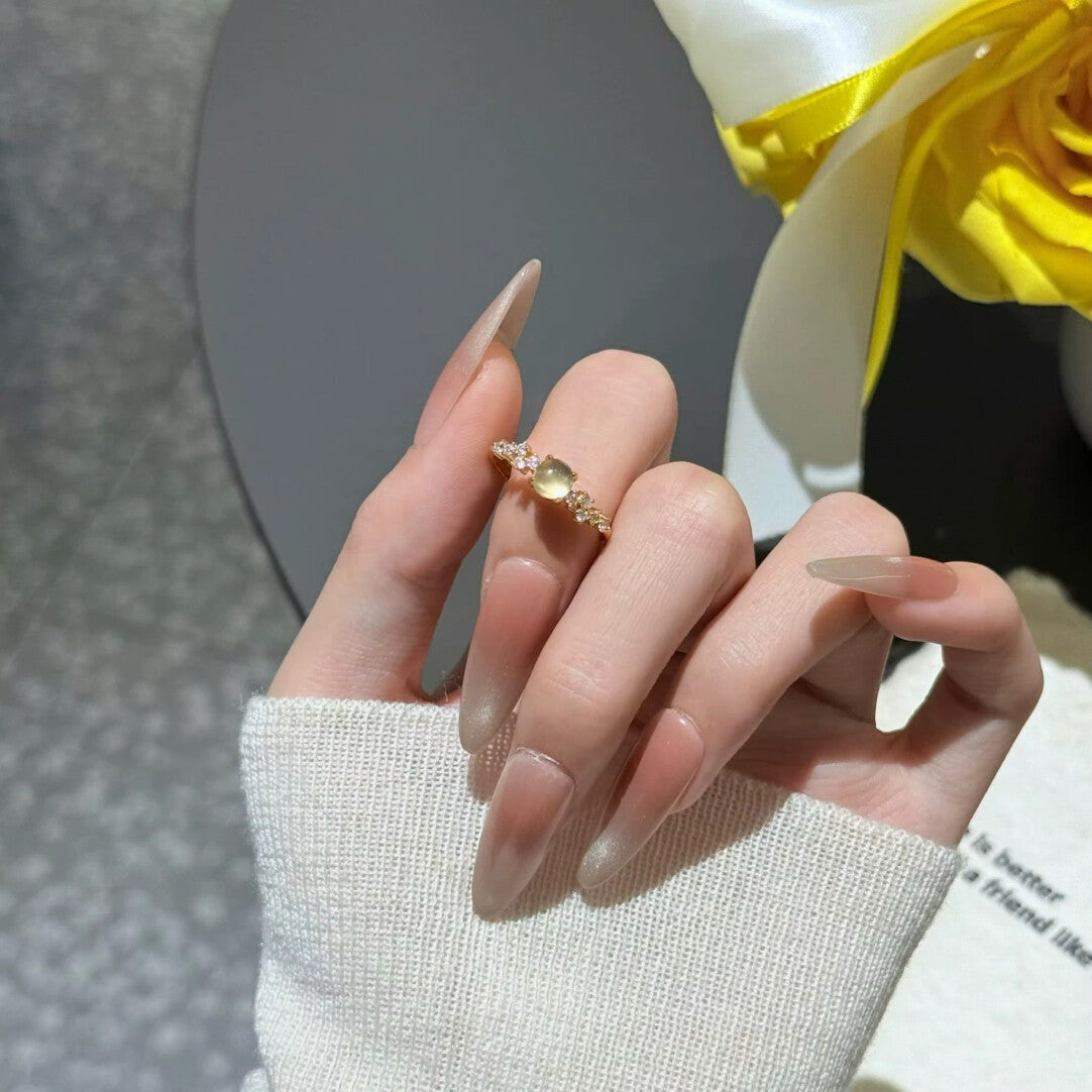 Damenring mit luxuriösem gelben Stein und funkelnden Zirkonia Shop Nory