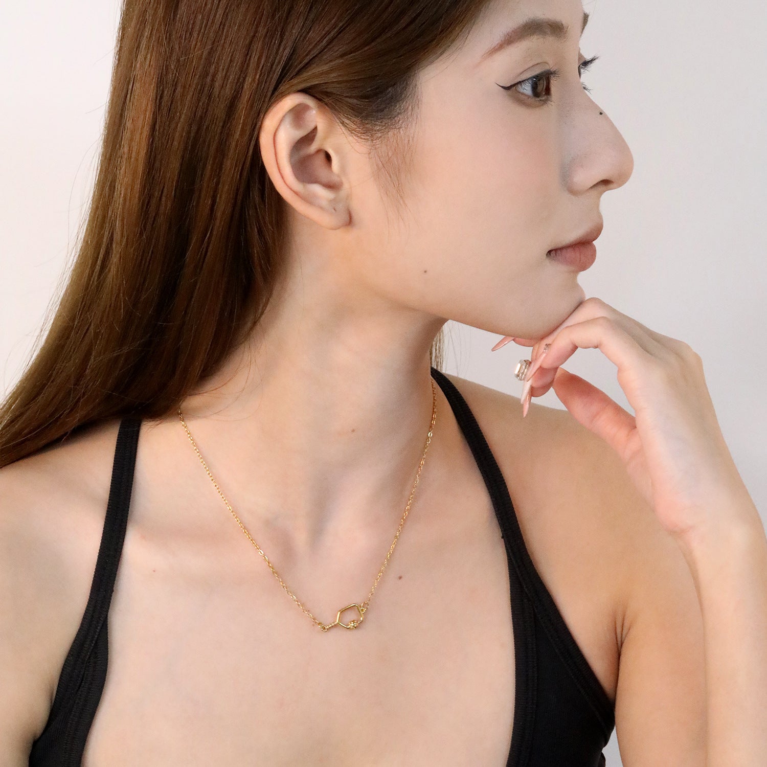 Damen Halskette mit kunstvollem Anhänger aus hochwertigem Edelstahl Shop Nory