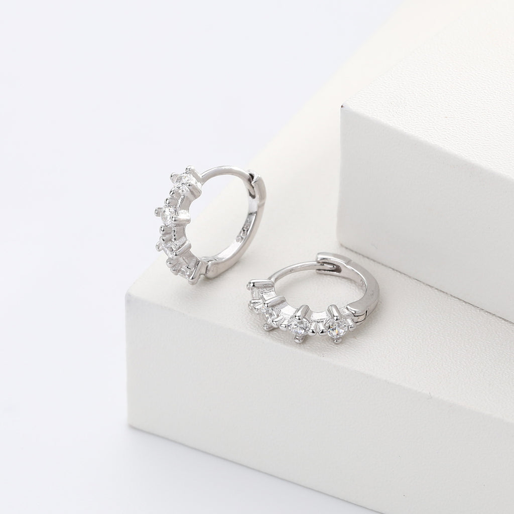 Damen Creolen Ohrringe mit funkelnden Zirkonsteinen und elegantem Design Shop Nory