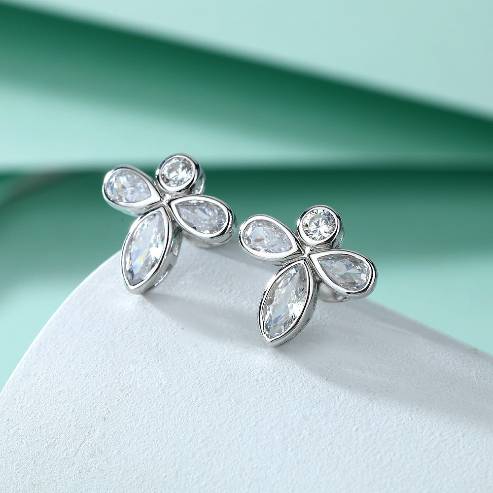 Damen Ohrringe im floralen Kreuzdesign mit funkelndem Zirkonia Shop Nory