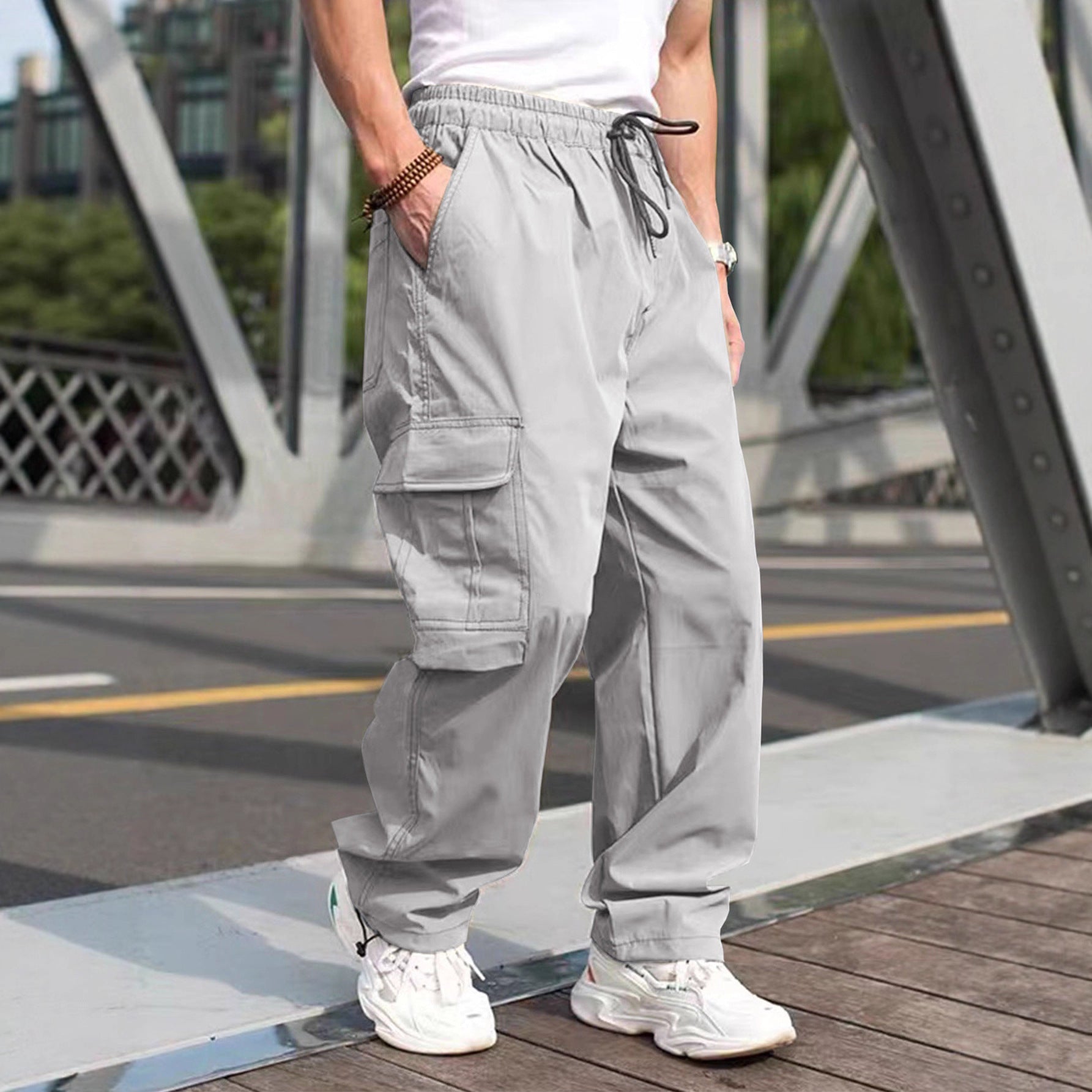 Herren moderne Cargohose mit elastischem Bund und multifunktionalen Taschen