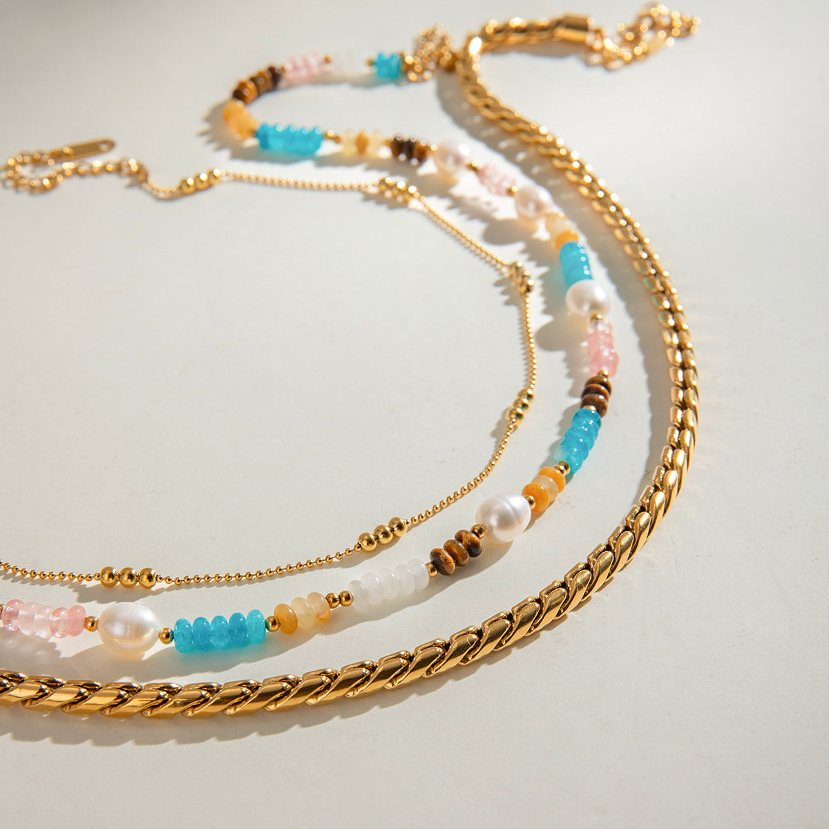 Damen Halskette mit eleganten Perlen- und Kugeldetails Shop Nory