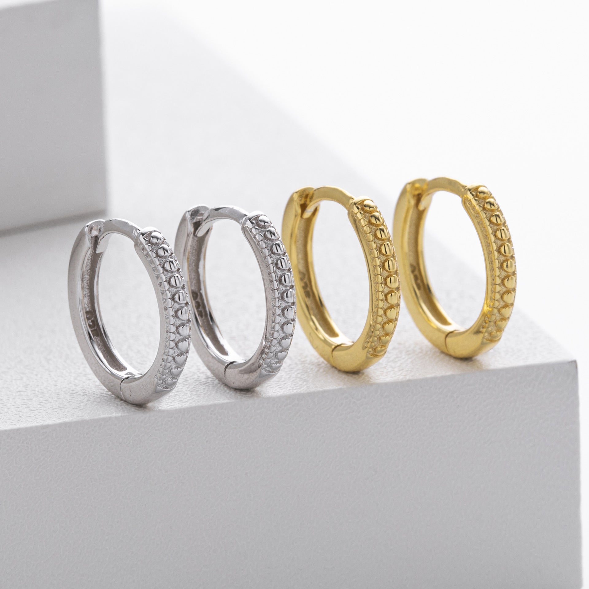 Damen Creolen mit kunstvoll strukturiertem Design aus hochwertigem 925 Sterling Silber Shop Nory