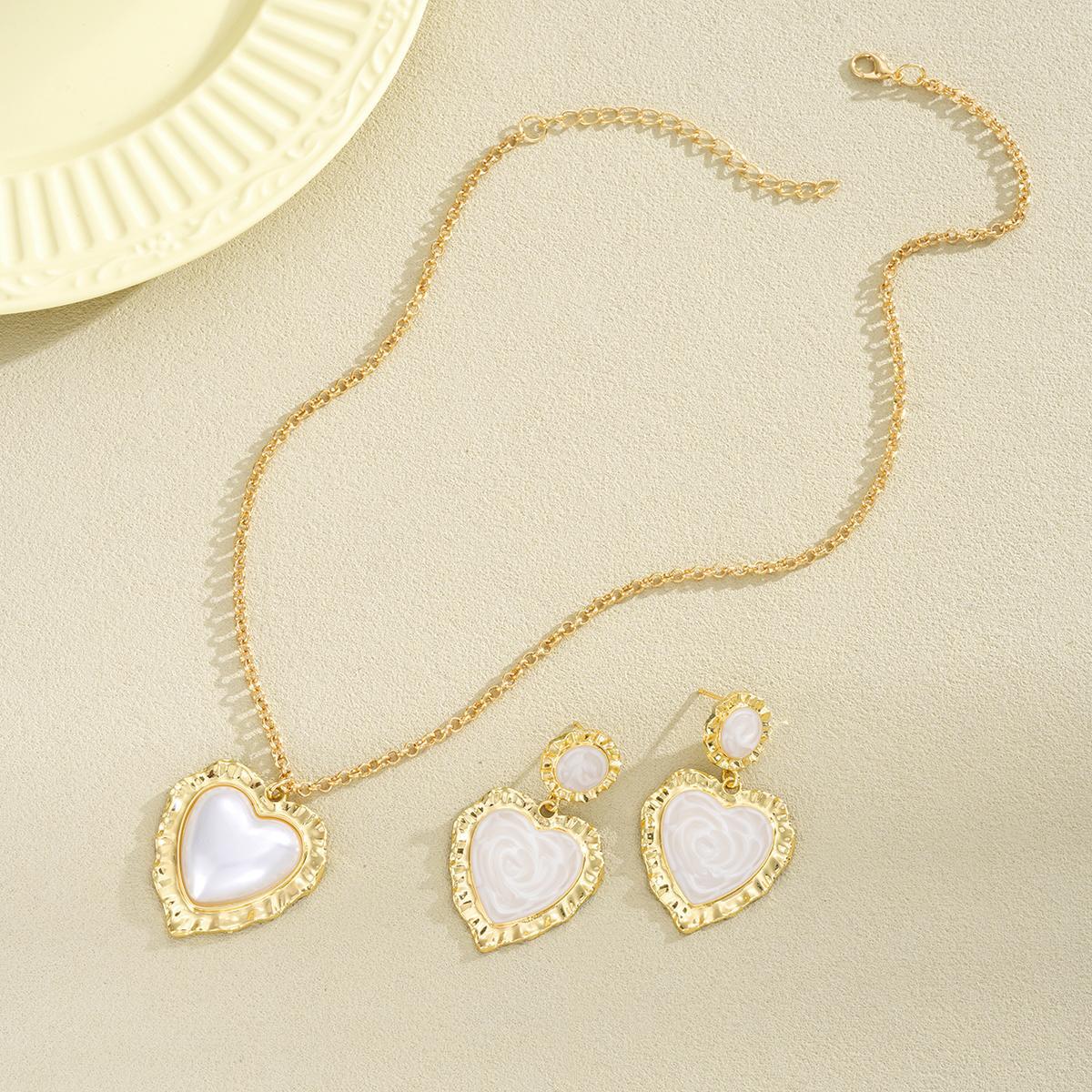 Damen Schmuckset mit herzförmigen Anhängern und eleganten Goldakzenten Shop Nory