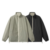 Khaki mit Dunkelgrau