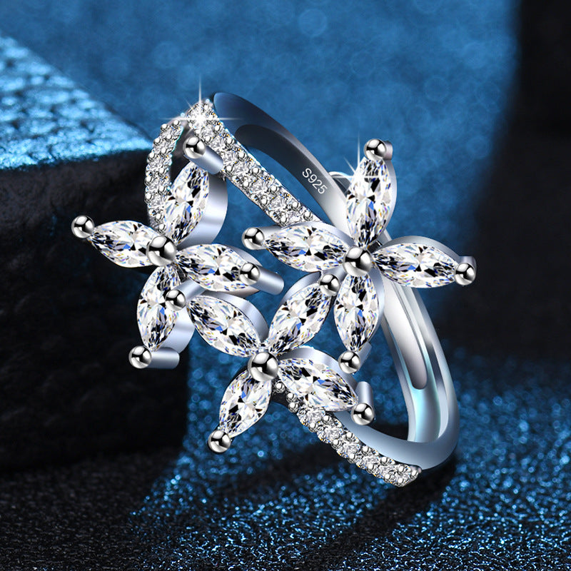 Damenring im floralen Design mit funkelnden Zirkonia Shop Nory