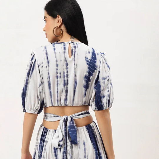 Damen Midikleid mit Batikprint, tailliertem Schnitt, seitlichem Cut-Out und Volant-Saum Shop Nory